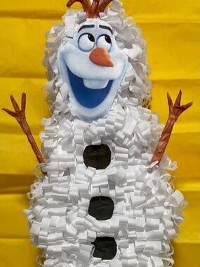 Olaf Piñata.